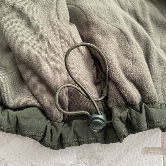 NWT Gap Fit Embroidered Vest, Plush Lining, Mistletoe Green, Small - Picture 3 of 7